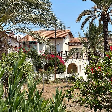 Path Latchi Beachfront Apartments Exterior foto