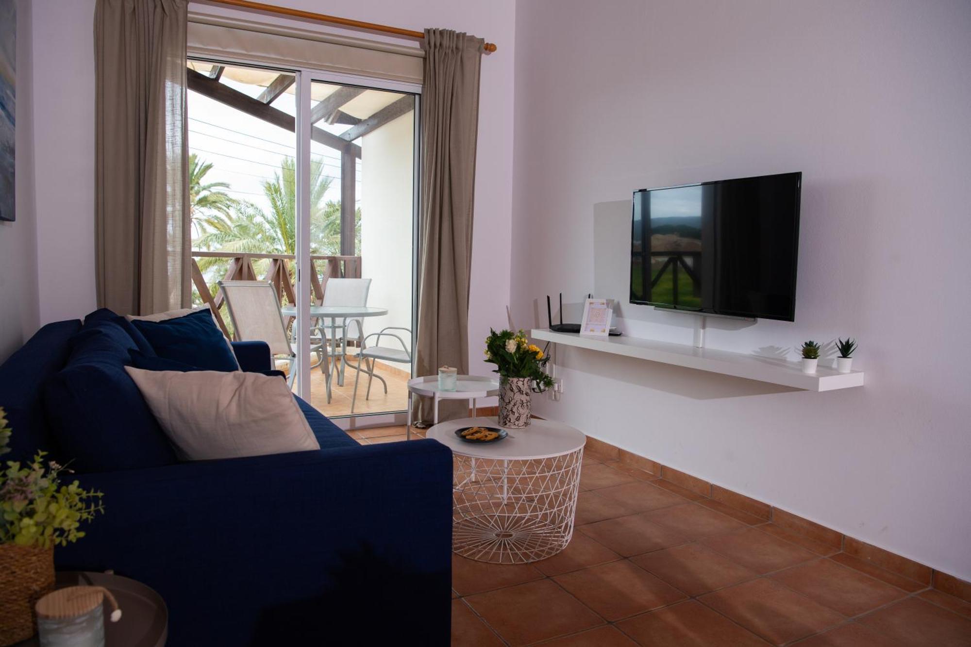 Path Latchi Beachfront Apartments Exterior foto