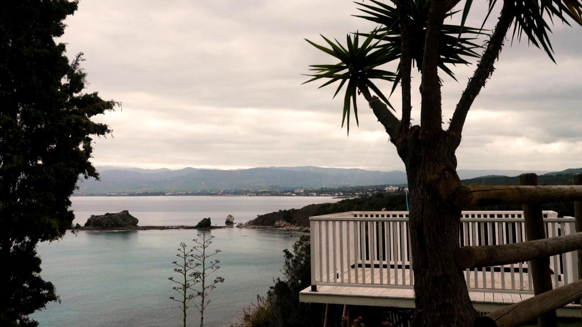 Path Latchi Beachfront Apartments Exterior foto