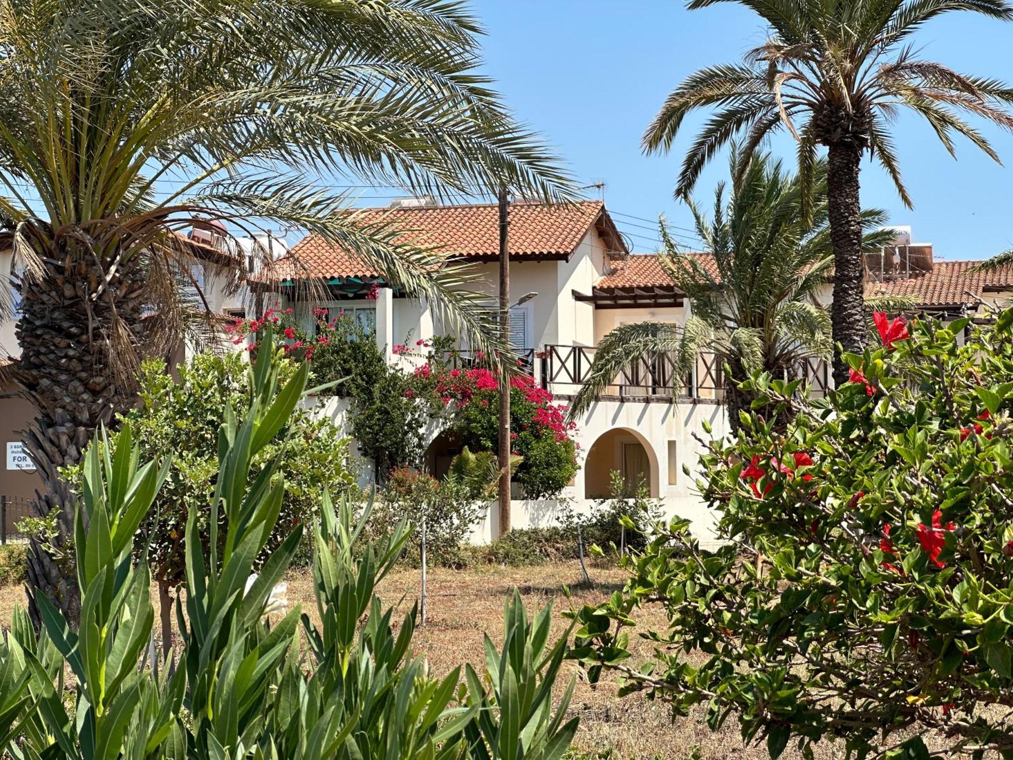 Path Latchi Beachfront Apartments Exterior foto